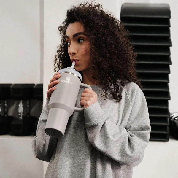 STANLEY Quencher Pipetli Termos Bardak 1.18 Lt Kül Rengi