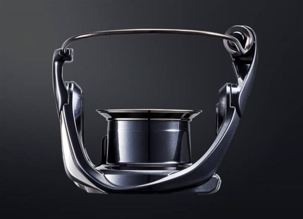 SHIMANO Vanquish C3000M HG FB Spin Olta Makinesi