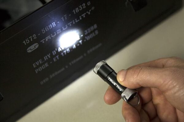VICTORINOX True Utility Tiny Torch Led Fenerli Anahtarlık TU 284